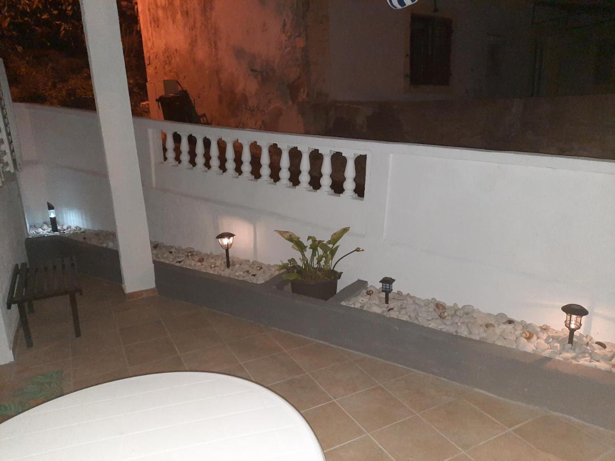 Apartmani Ana-Lora Lopar Luaran gambar
