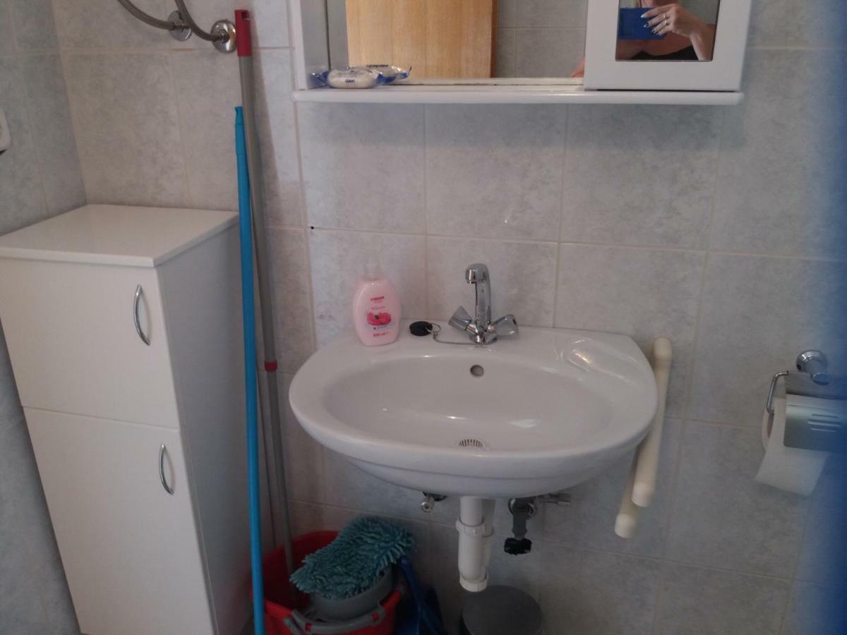 Apartmani Ana-Lora Lopar Luaran gambar